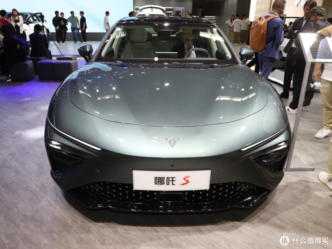 15.98万元大型新能源轿车:哪吒S