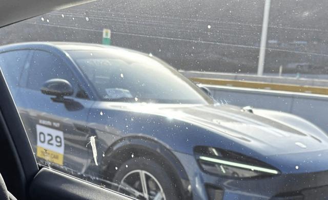 小米首款纯电SUV YU7曝光，智能化配置对标特斯拉Model Y